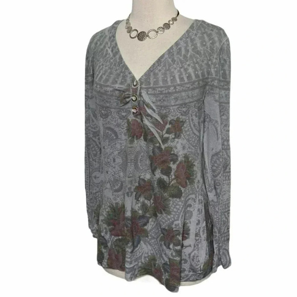 Kiara L‎ gray print V-neck knit top - Picture 3 of 5